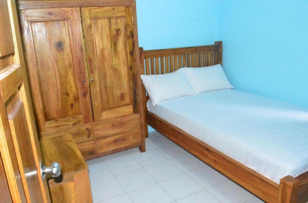 Kj Purple House Senggigi Apartment Bagian luar foto