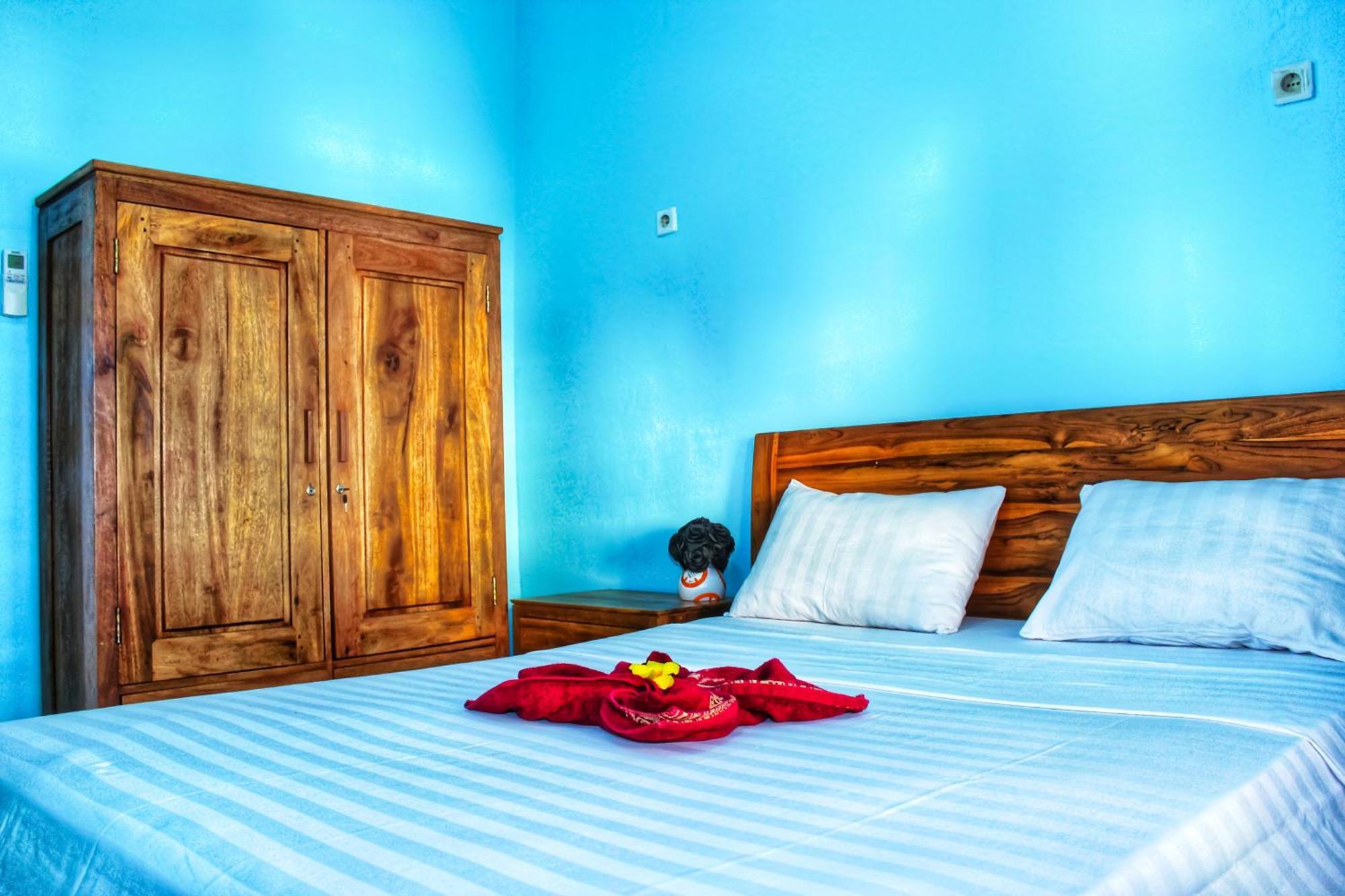 Kj Purple House Senggigi Apartment Bagian luar foto