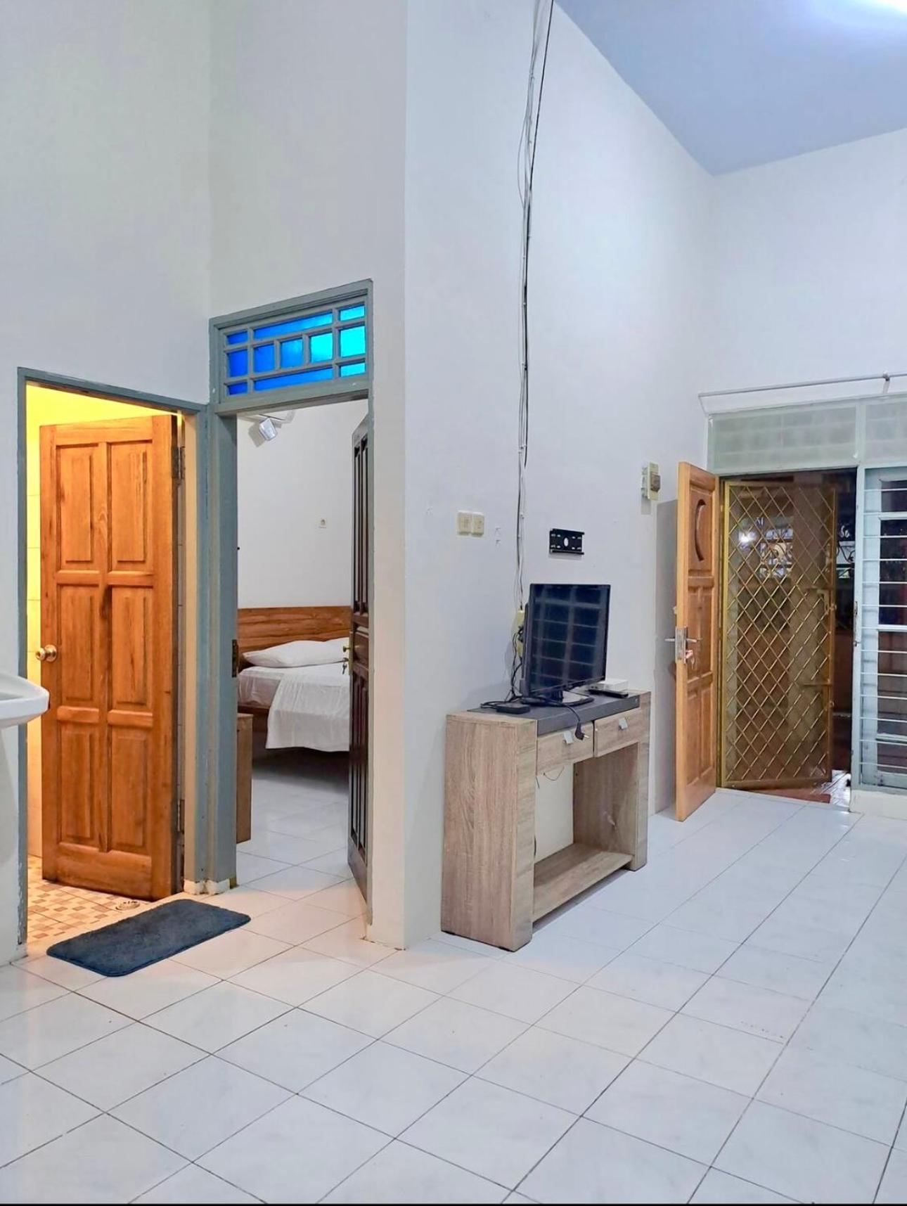 Kj Purple House Senggigi Apartment Bagian luar foto